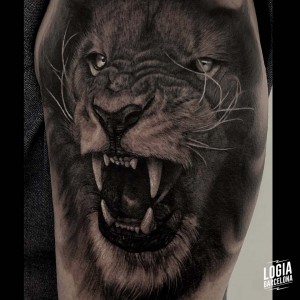 tatuaje_blackwork_leon_brazo_logiabarcelona_pedro_monteiro   